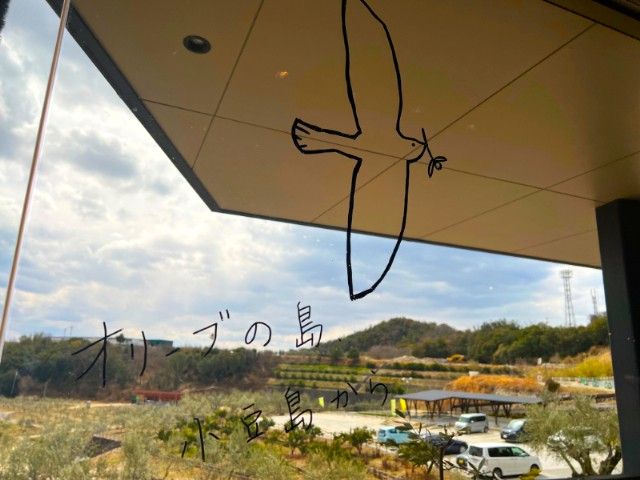 カフェでは温厚な島の雰囲気を味わえます☆