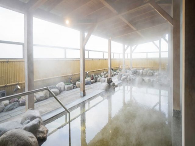 仕事終わりにゆっくり温泉に浸かるのもアリかも！