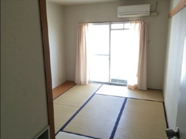 寮のお部屋はこんな感じ
大きな女子寮なので初めての寮生活も安心♪