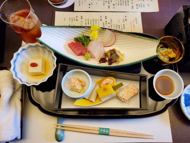 ホテルで提供しているお食事に一例です。