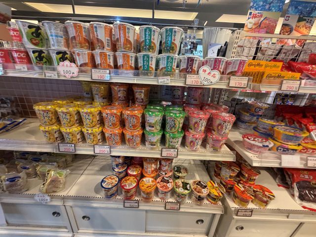 ホテル内の売店が利用可能です♪