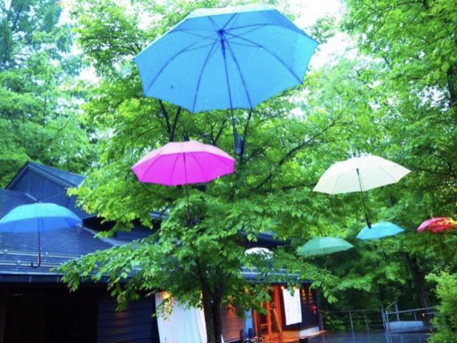駅前にはアウトレットが～(^^♪
買い物のしすぎには注意ですよ!!