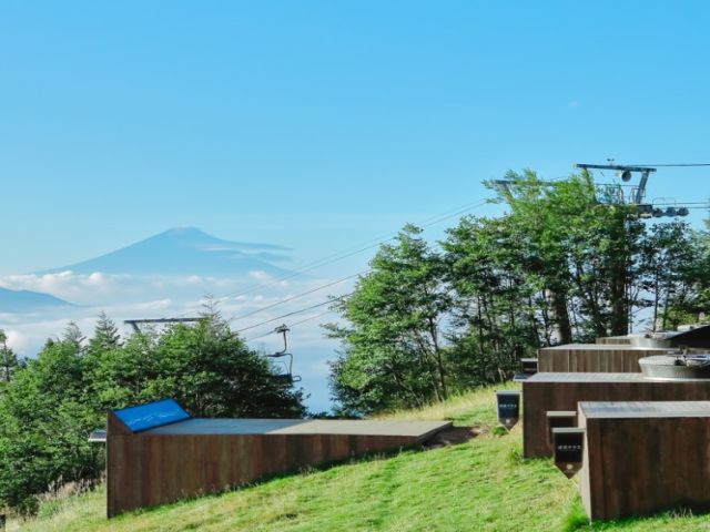 リフトで上った先にもカフェがあります♪