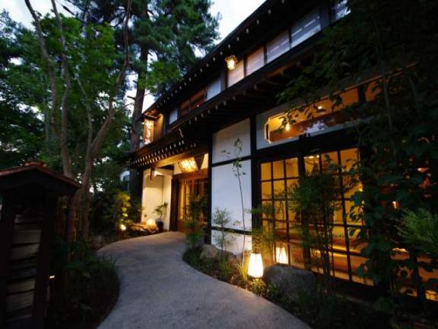 ～大正元年に創業・歴史ある旅館～
長野県百年企業＜信州の老舗＞に認定の有名旅館です
