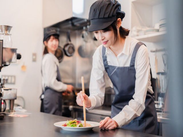 軽井沢での調理補助業務です！リニューアルされた綺麗な施設です！