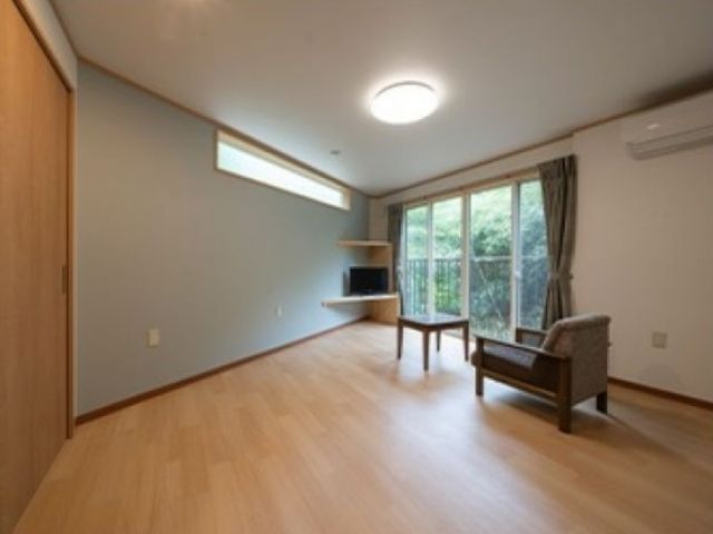 寮はきれいな個室です!!
お部屋内にキッチンもあり自炊も可能です♪