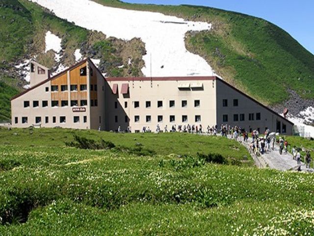 ＼雪も残る春の立山、人気ホテルでお仕事／
バックカントリープレイヤーも大歓迎