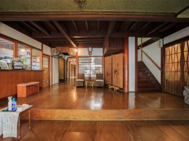 多くの文化人に愛されてきた、歴史ある温泉宿で、接客スキルを磨きましょう！
