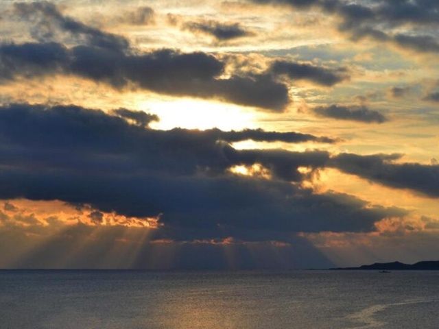 生命力溢れるダイナミックな地形、息を飲むような美しい海に囲まれた職場です。