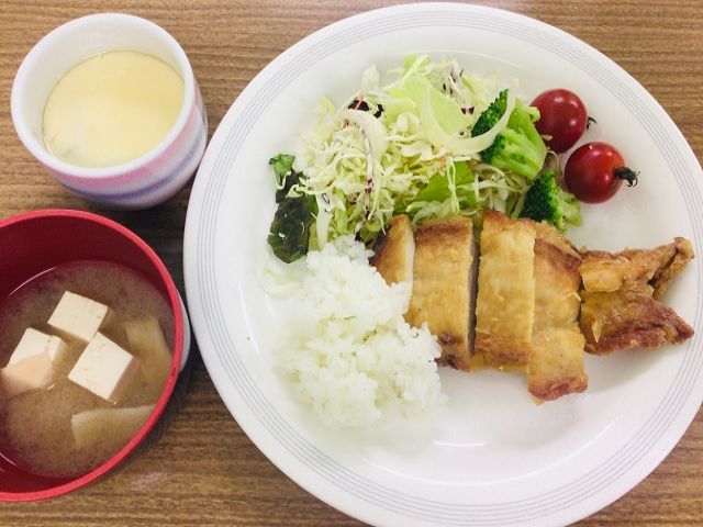 3食無料のまかない☆
日替わり定食で、毎日色々な食事を楽しめます！