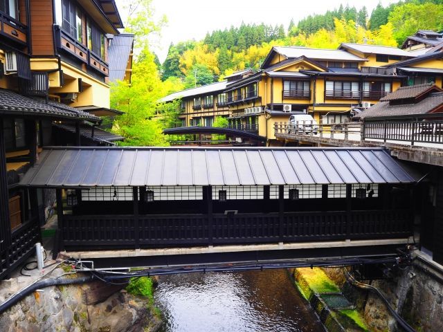 スタッフ特典！黒川名物【外湯めぐり】組合加盟の旅館の温泉に無料で入れますよ！