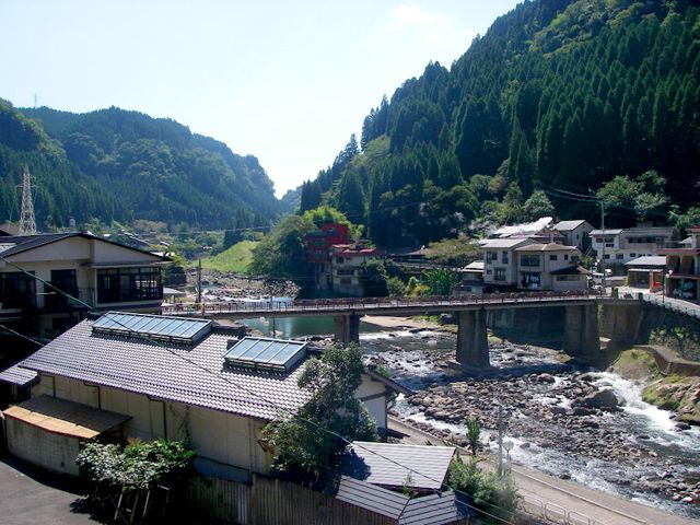 杖立温泉の全景！！自然いっぱいの温泉地で散策を楽しめますよ☆
