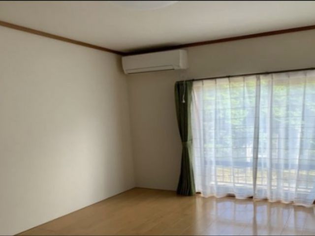 寮のお写真です！
今ならお風呂・お手洗いのついたお部屋にご案内できます
