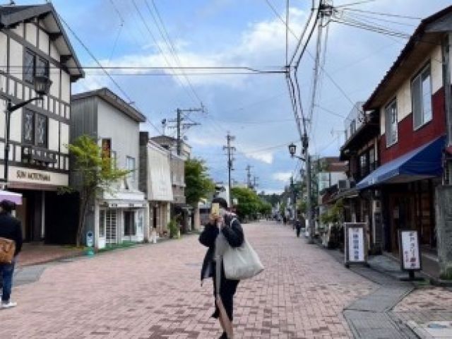 休日は観光スポットも多いためお出かけへ！