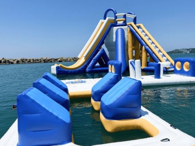 海上アスレチックのお仕事です♪
