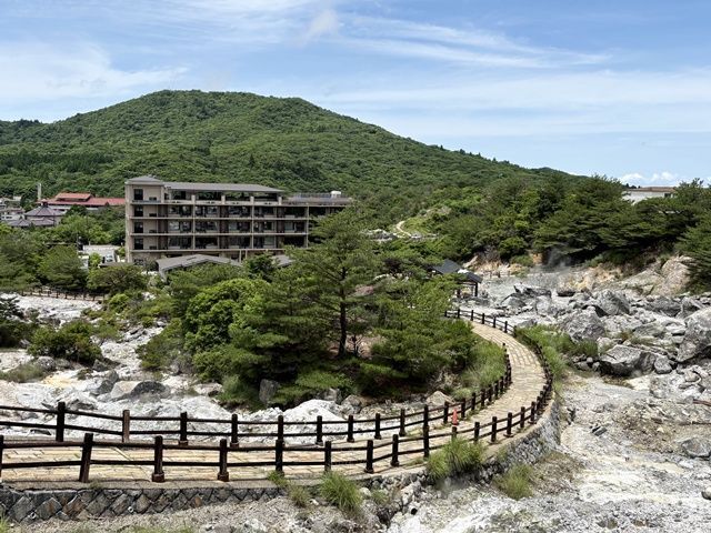 明治～昭和初期に外国人避暑地として発展。静かで落ち着いた大人の温泉地です。