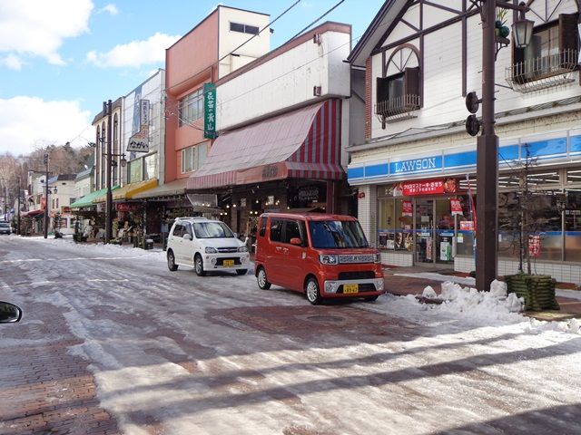 温泉街にはコンビニ・ドラックストアございます！
