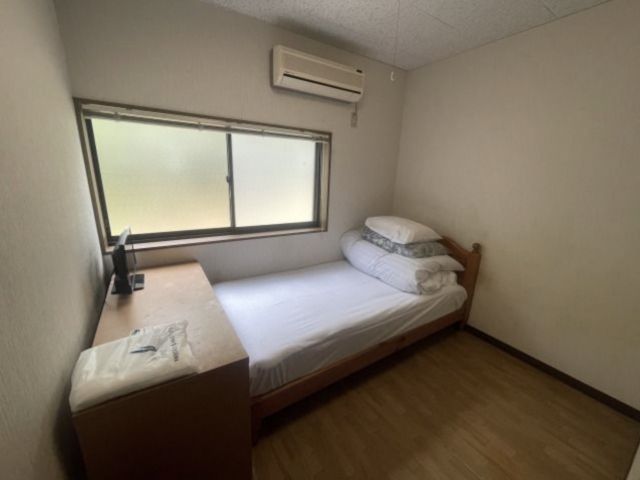 個室、トイレ風呂付、Wifi完備、すべすべ温泉入浴可