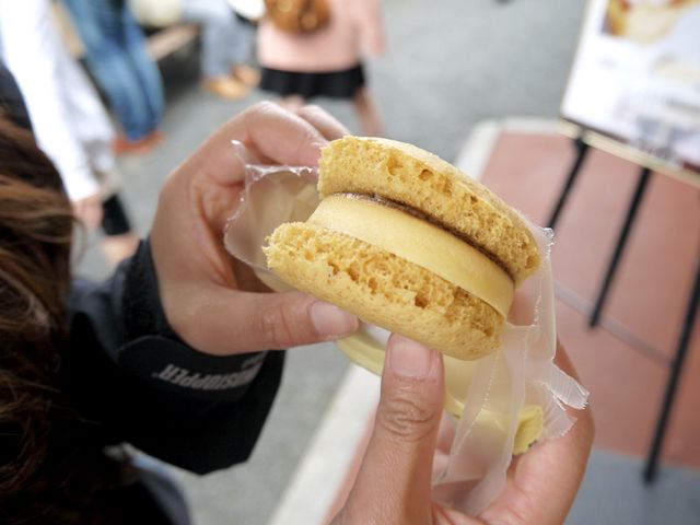 九州でも人気の温泉地「湯布院」でのお仕事！湯の坪街道にはお土産屋が立ち並び観光客も多い☆