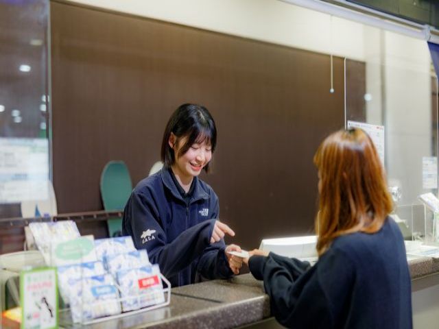フロントでのお仕事です！