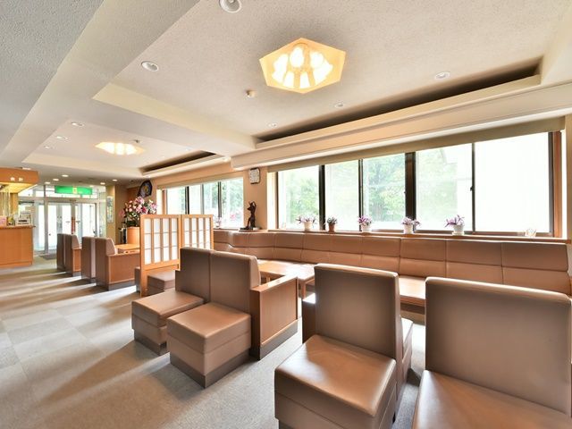 館内は明るく広々とした空間が特徴です！