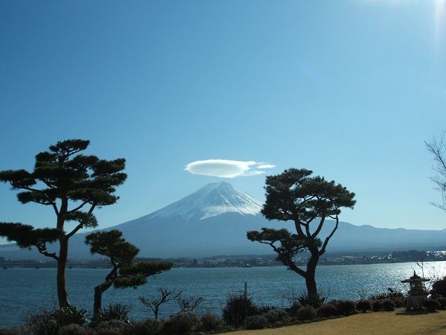 富士山から一番近い湖として有名です!!
四季折々の景色が楽しめます!!