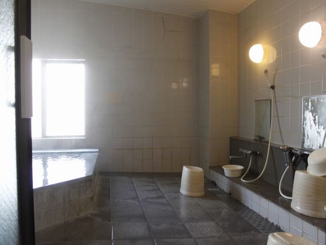寮のお風呂は草津の温泉を引いているそうです！