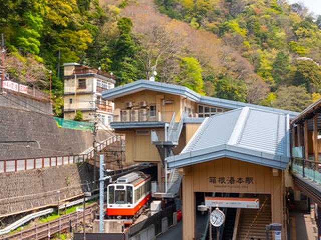 寮から徒歩圏内に駅・商店街があります♪