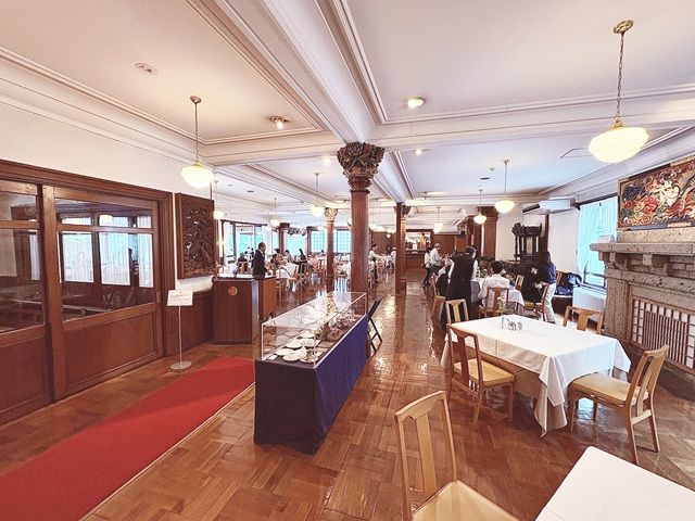 コース料理を提供しているホテル内のフレンチレストランでのご勤務です！