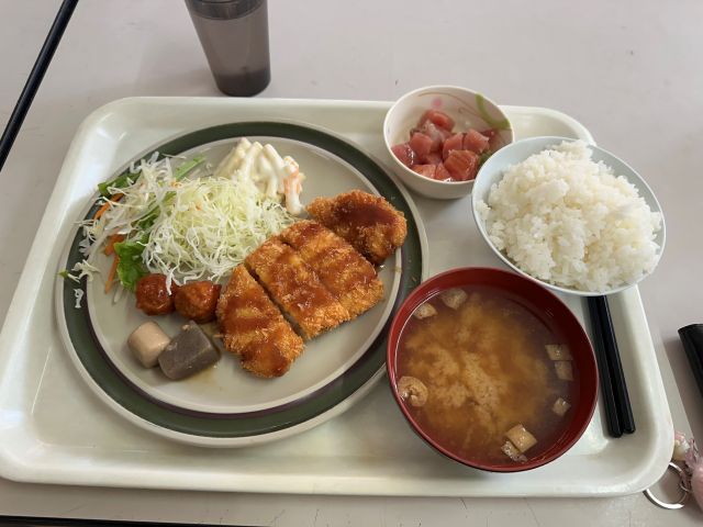 従業員食堂があるので美味しいご飯を食べれます！