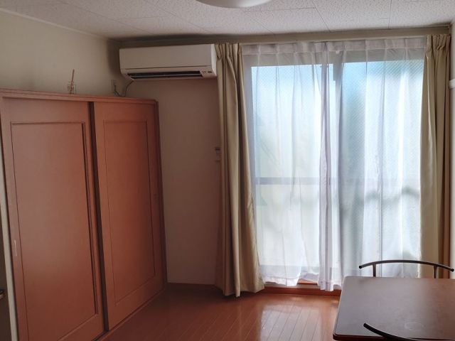 車で通勤が必要な寮ですが、非常にきれいです！