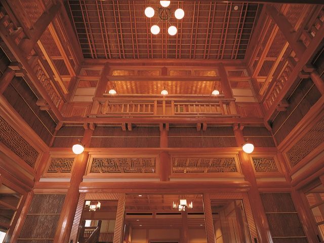 秋田杉を使ったホテルの建物は、国の登録有形文化財に指定されてます！