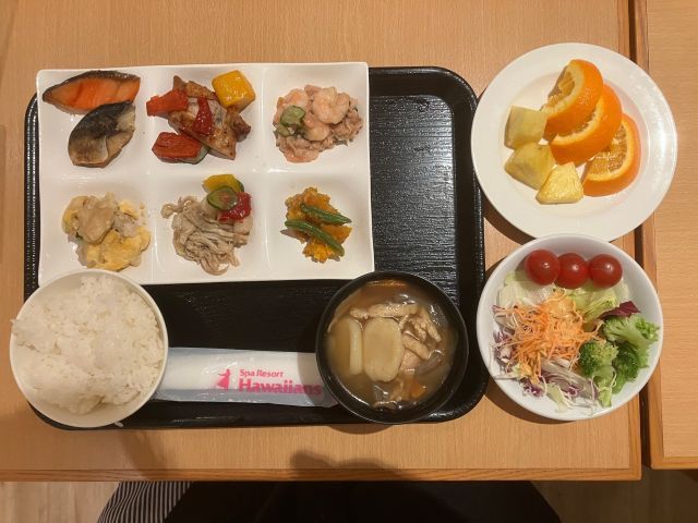 食事はバイキングを食べて頂きます！！
お客さんと同じご飯を食べれるのは嬉しい点♪