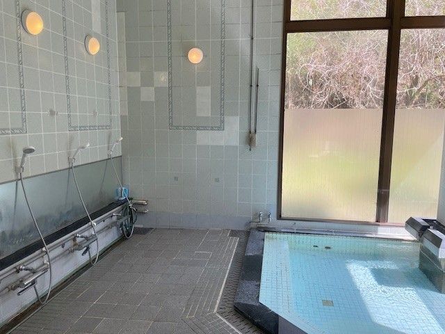 寮内のお風呂になります☆
譲り合って利用していただくようお願いします！
