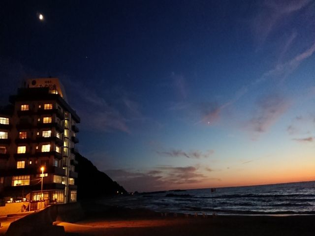 日本海に沈む夕陽がとてもきれいに見えます