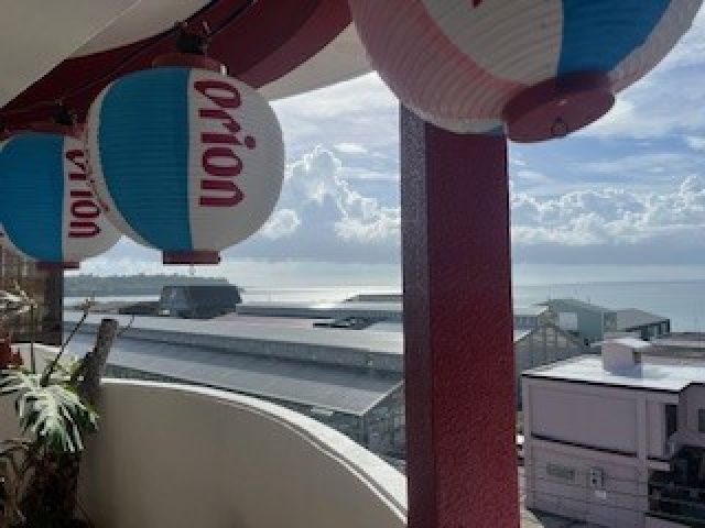お店からは本部のビーチを一望できます！！
楽しい民謡居酒屋、みんなで盛り上げようっ♪♪