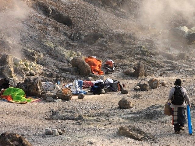 自然火山活動を間近で観察できます！