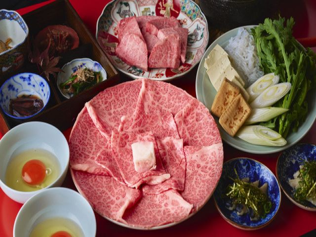 人気すき焼き店でのお仕事！