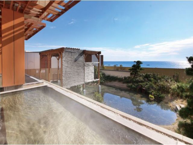 目の前が海の綺麗なホテルです！
