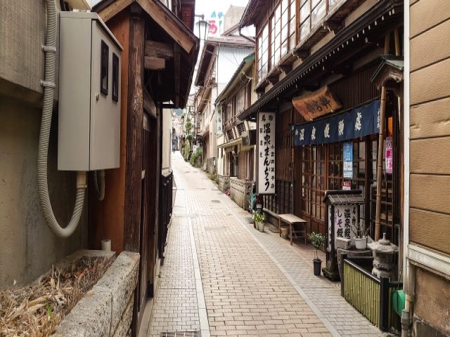 閑静な温泉街でのお仕事！