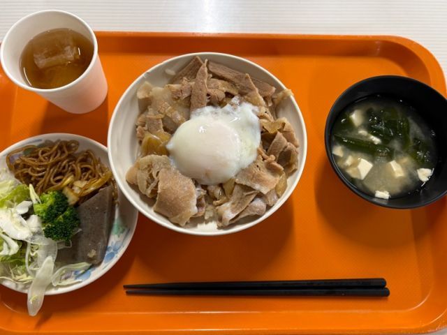 賄いもお召し上がりいただけます♪（従業員食堂がお休みの日はお弁当支給になります）