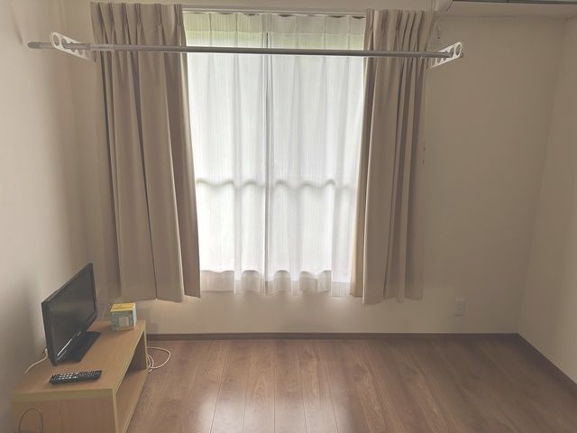 洋室も快適な広さがございます