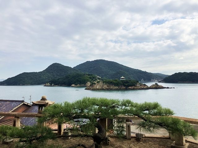 奥に見えるのが仙酔島です。