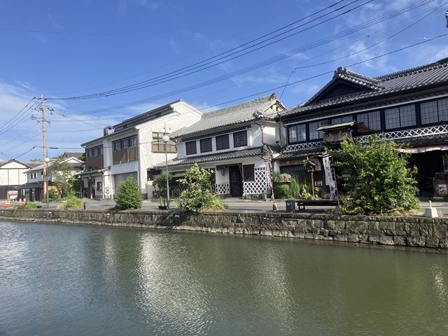 街中を縦横に流れる掘割（ほりわり）を、どんこ舟で巡る 川下り は柳川観光の名物★