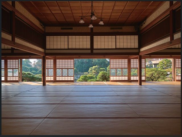 歴史・風情ある旅館での勤務です。