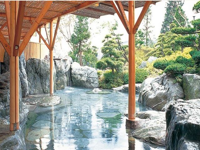 毎日館内の温泉が楽しめます！メタケイ酸たっぷり！
サウナもありますよ！