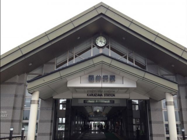 軽井沢駅前には大きな軽井沢ショッピングプラザがあります！