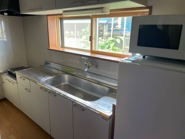 共有部にキッチンもあるので自炊も可能！
調理器具は自身で準備をお願いします！