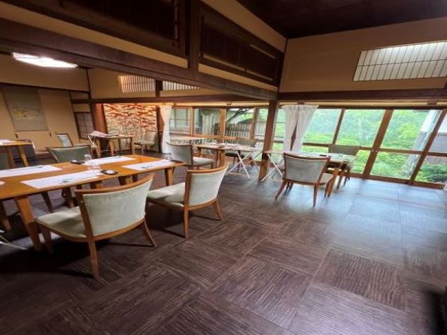 英語も接客も学べる♪懐石料理のホールスタッフ