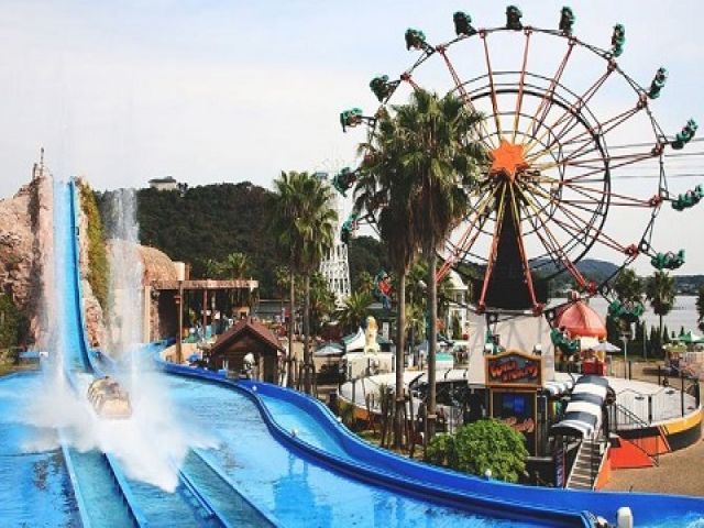 すぐ見えるところに遊園地もあります！仲良くなったスタッフさんと遊びに行ってみては？